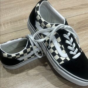 Vans classic Checkerboard Low-Top Sneakers Sz 10 women’s. Worn one time